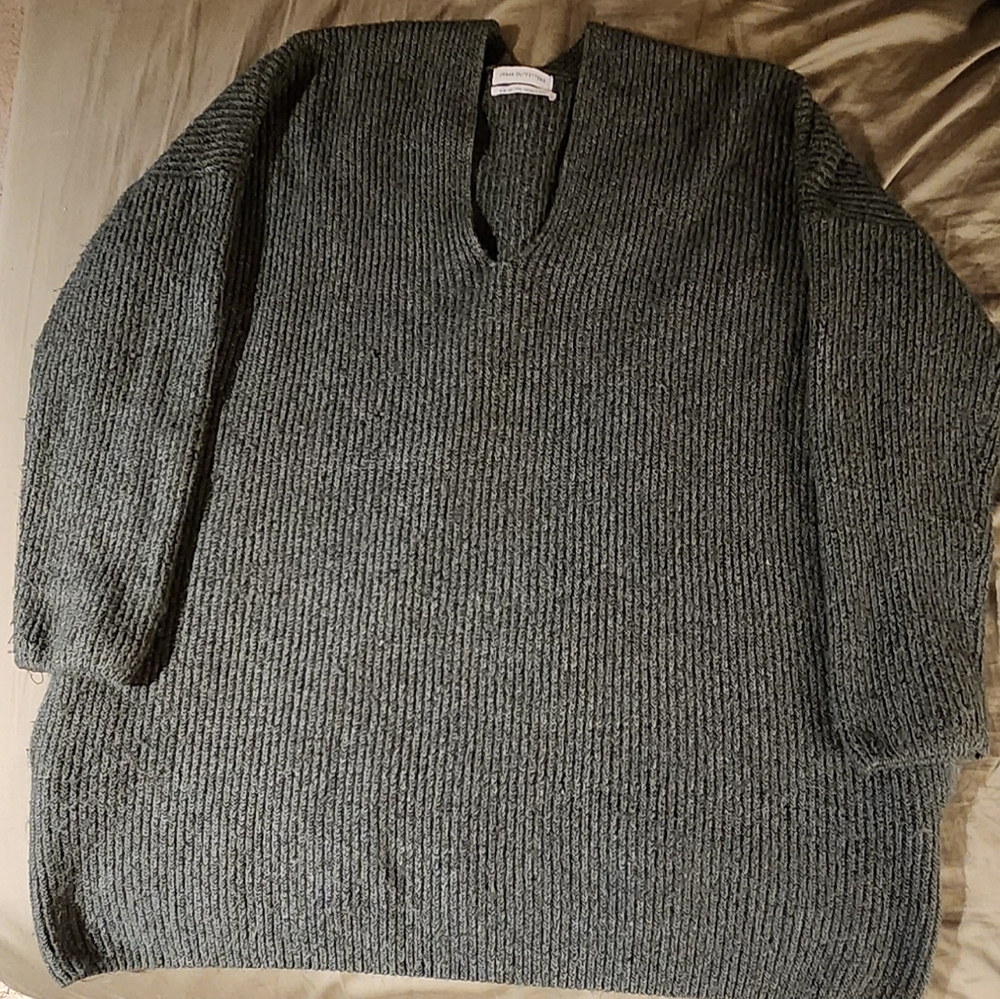 Gorgeous EUC Urban Outfitters Sweater
